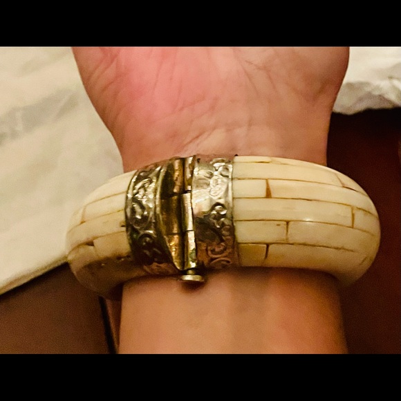 Vintage bone?, turquoise, and silver bangle. Stunning. - Picture 8 of 10